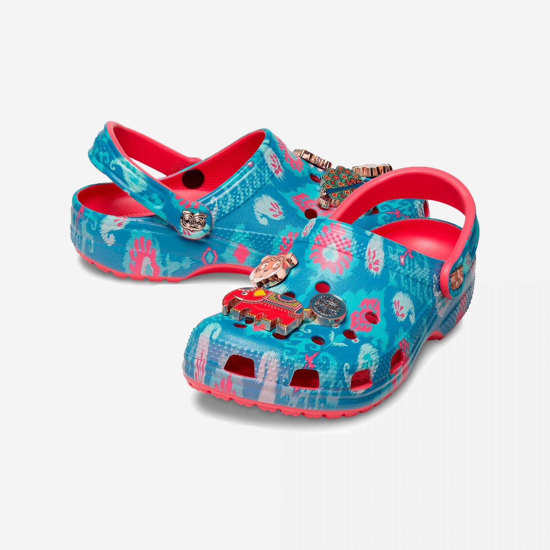 Crocs | CHUMBAK CLASSIC CLOG  { BLUE / MULTI