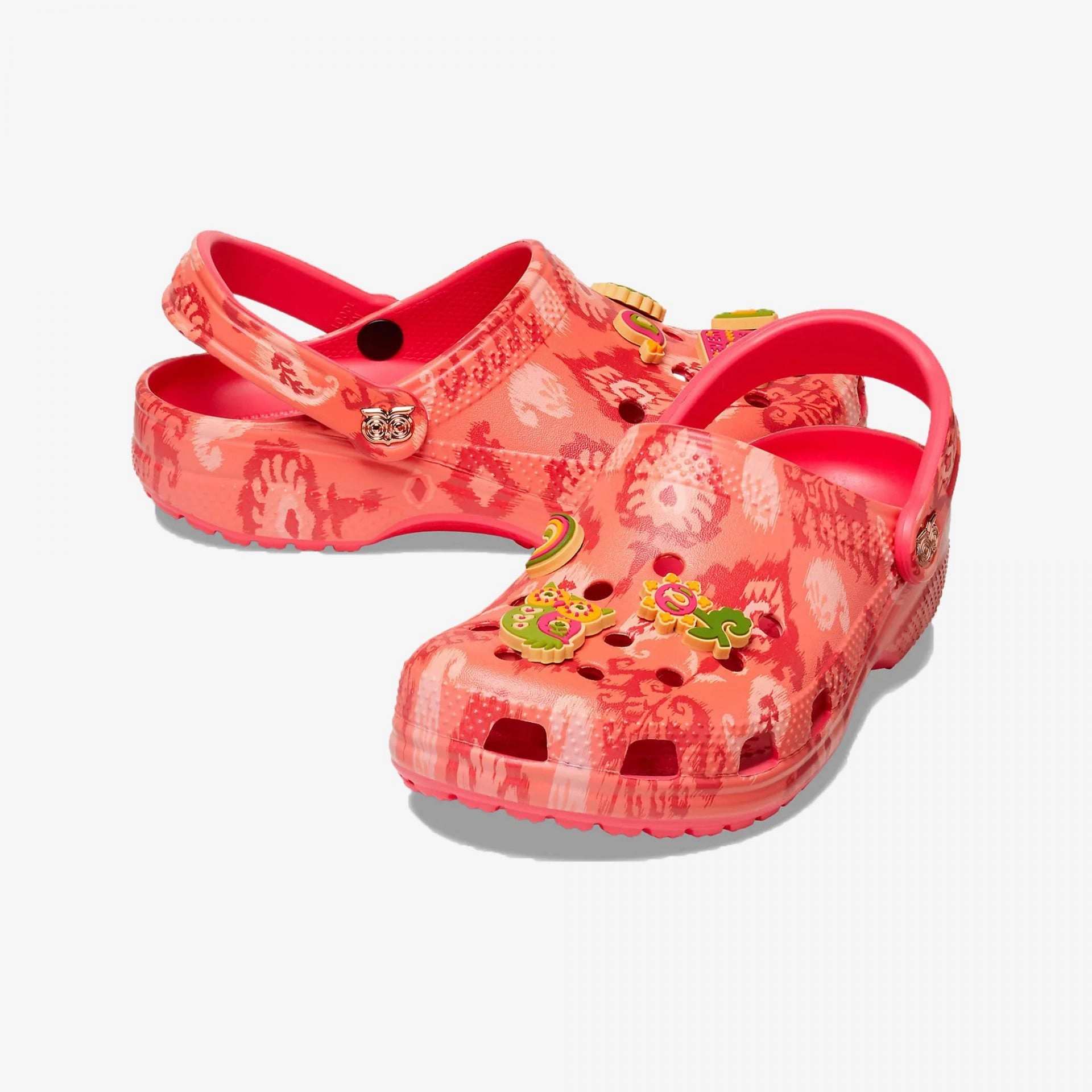 Crocs | CHUMBAK CLASSIC CLOG  { RED / MULTI