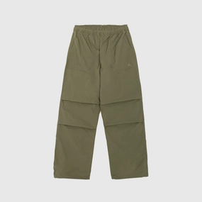 ESSENTIALS WOVEN PANT MEDIUM OLIVE
