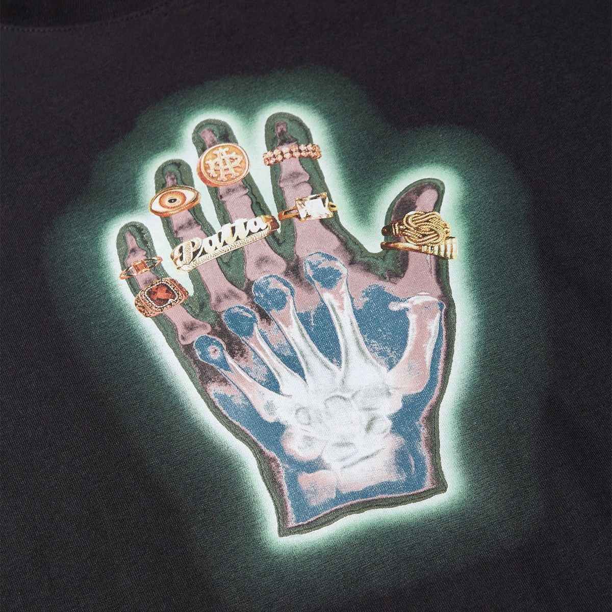 Healing Hands Tee 'Black'