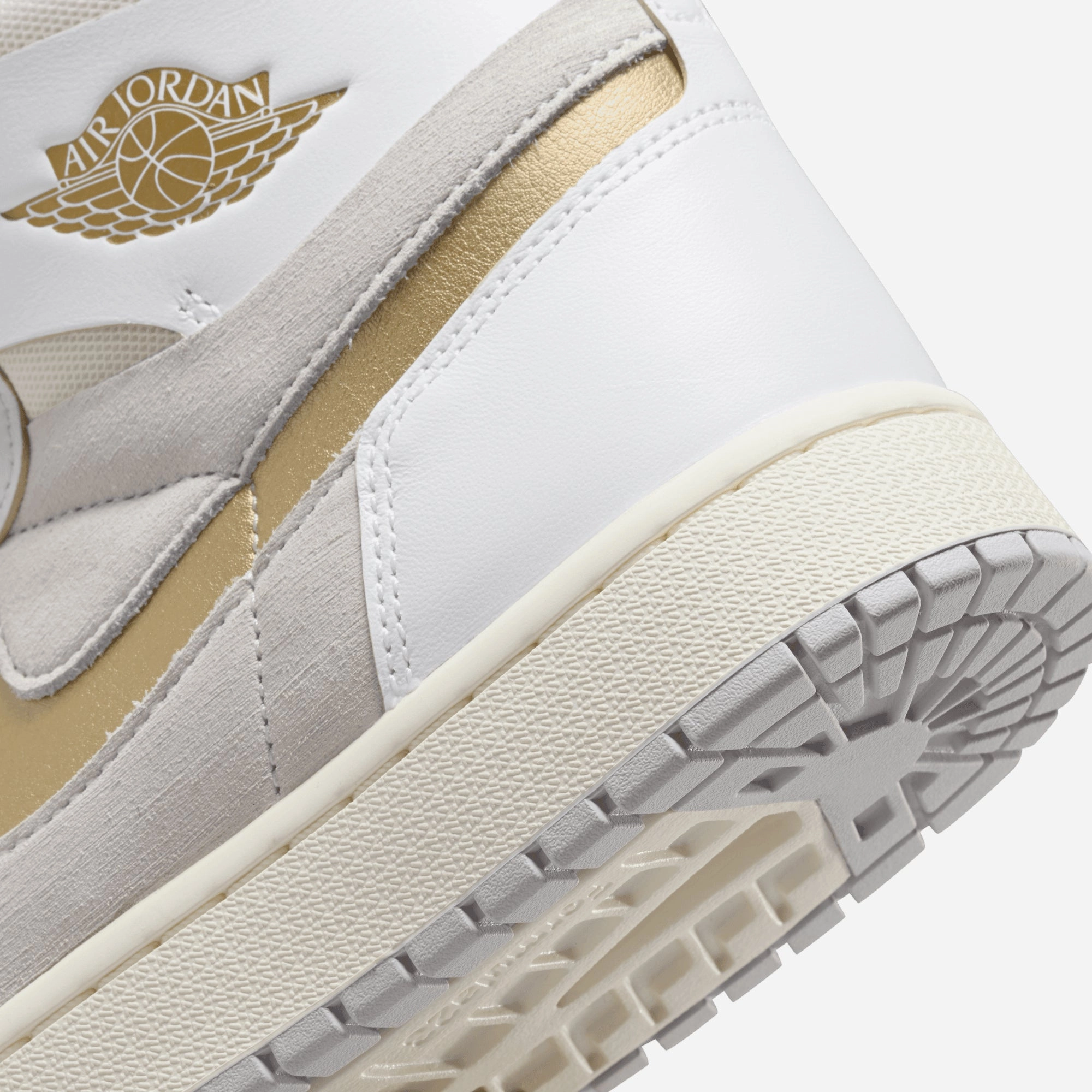 Jordan | AIR JORDAN 1 ZOOM CMFT 2  { WHITE/METALLIC GOLD-NEUTRAL GREY