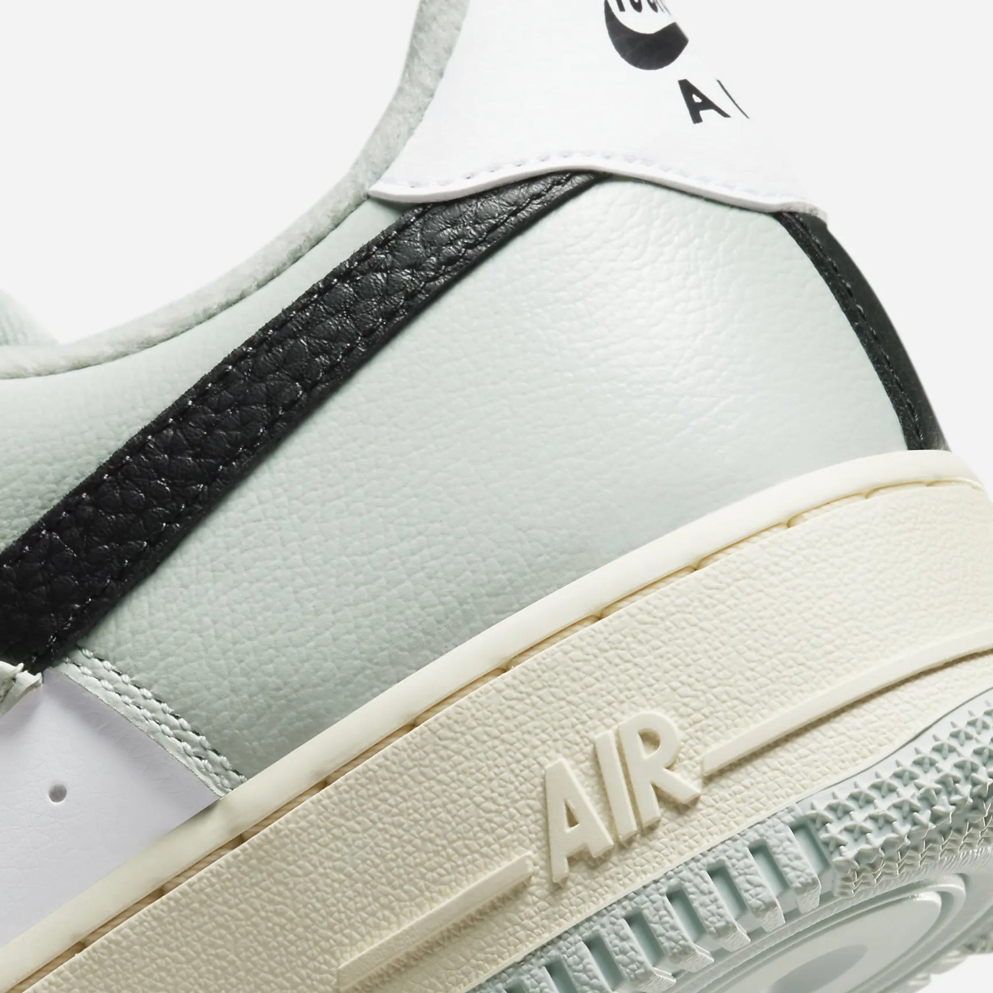 Nike | AIR FORCE 1 '07 LV8 { LIGHT SILVER/BLACK-LIGHT SILVER-WHITE