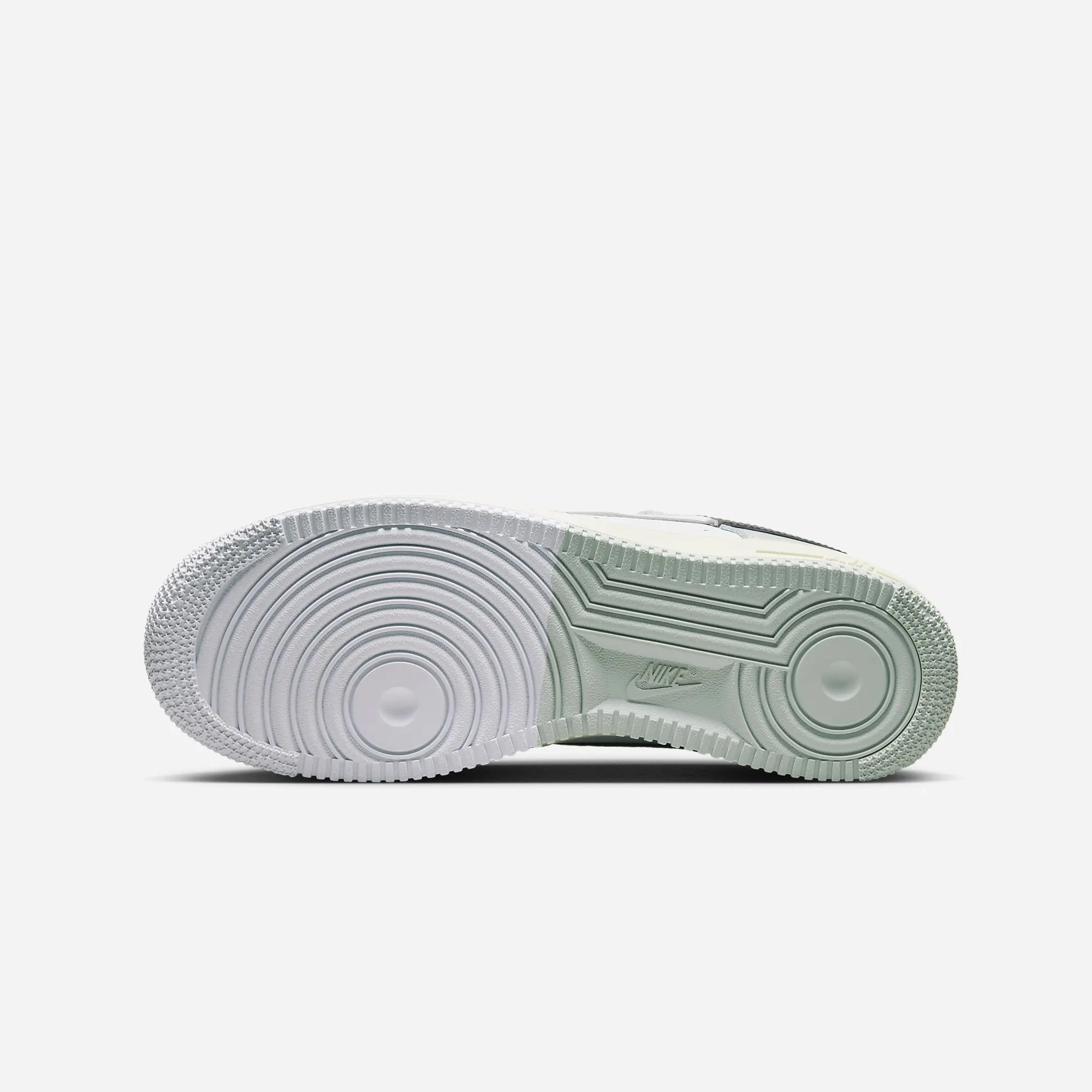Nike | AIR FORCE 1 '07 LV8 { LIGHT SILVER/BLACK-LIGHT SILVER-WHITE