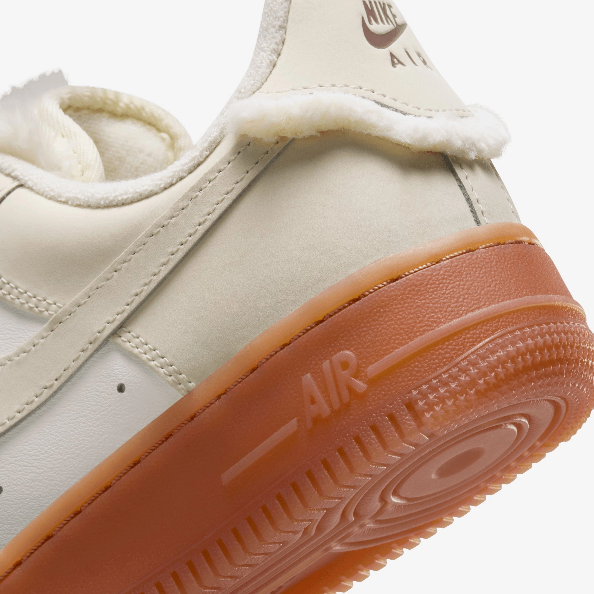 Nike | AIR FORCE 1 '07 LX { SAIL/COCONUT MILK-GUM MED BROWN