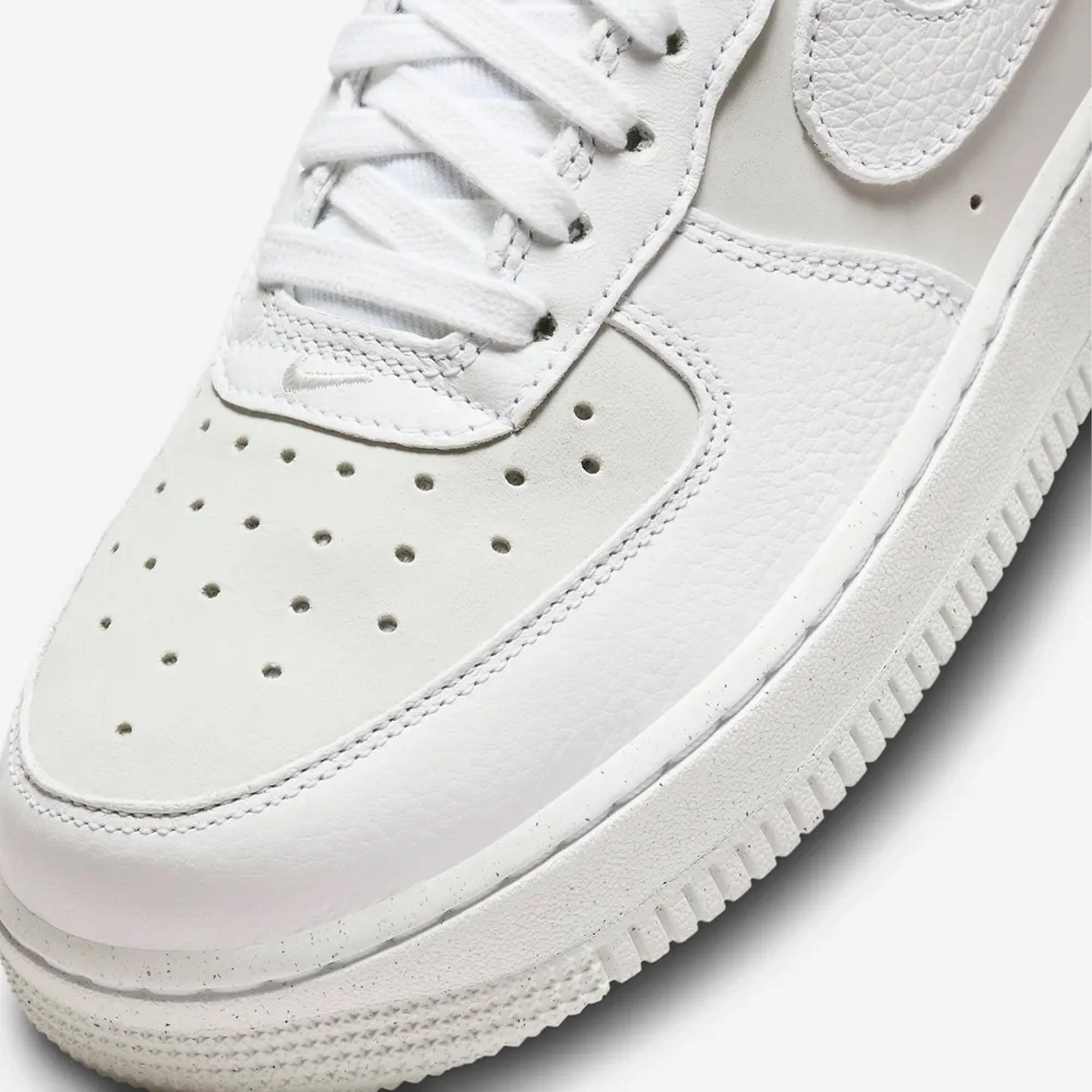 Nike | AIR FORCE 1 '07 LX { WHITE/LT SMOKE GREY-PHOTON DUST-WHITE