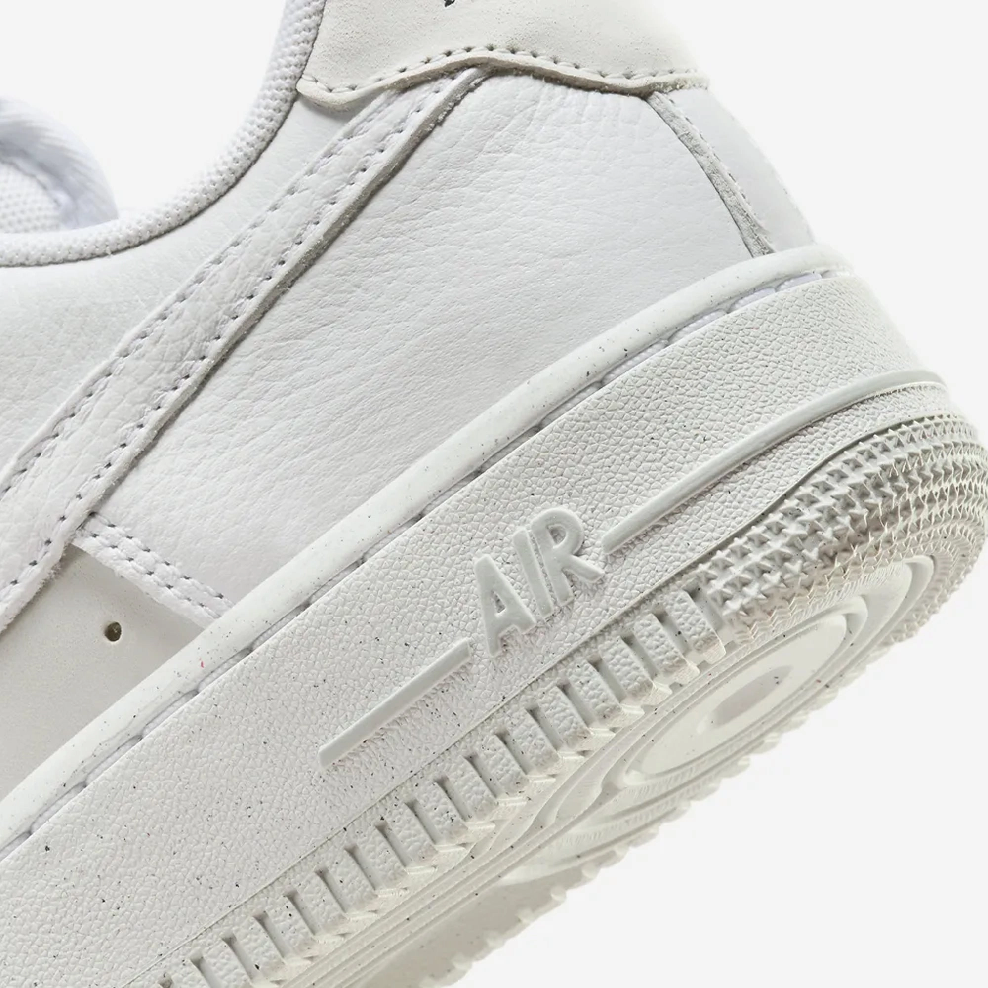 Nike | AIR FORCE 1 '07 LX { WHITE/LT SMOKE GREY-PHOTON DUST-WHITE