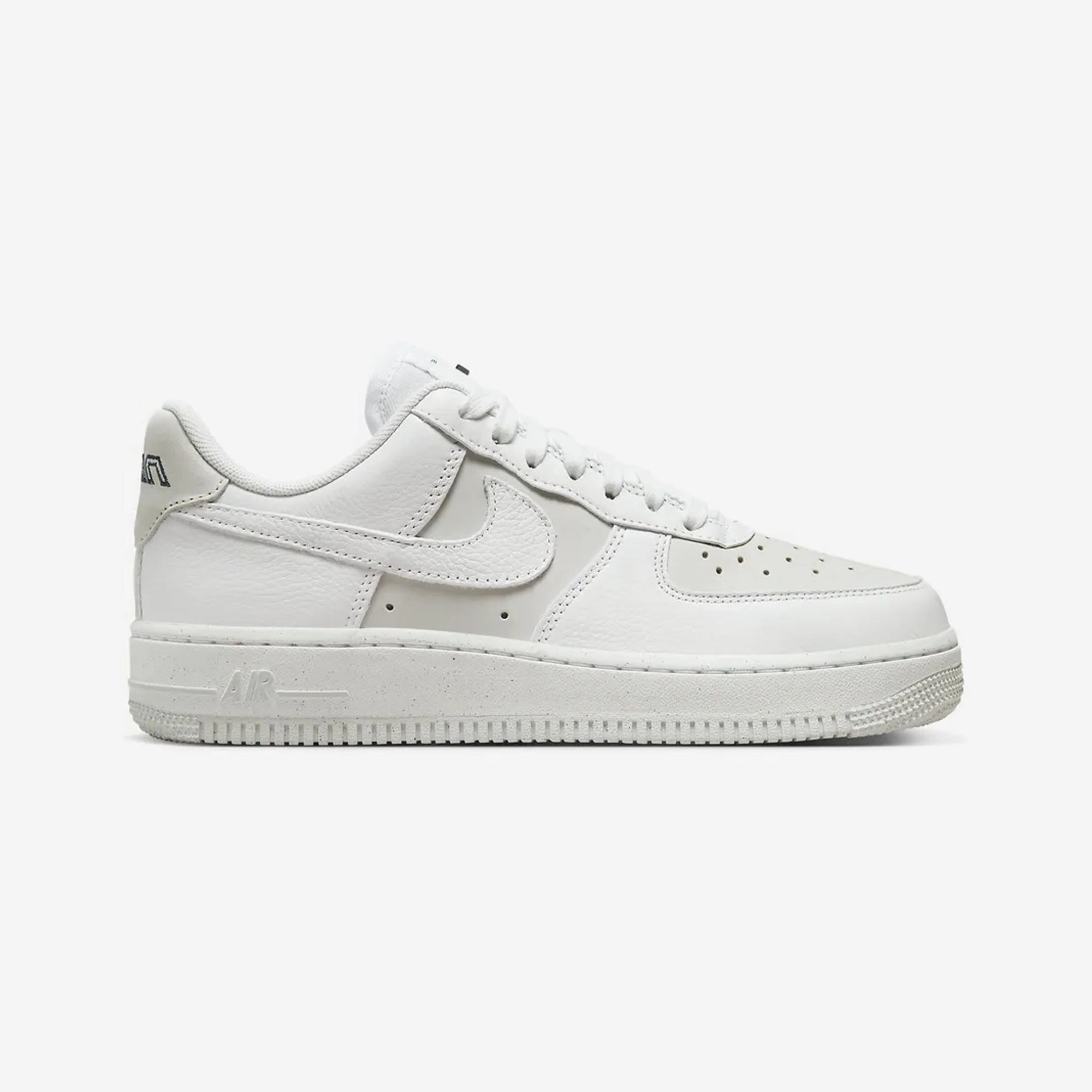 Nike | AIR FORCE 1 '07 LX { WHITE/LT SMOKE GREY-PHOTON DUST-WHITE