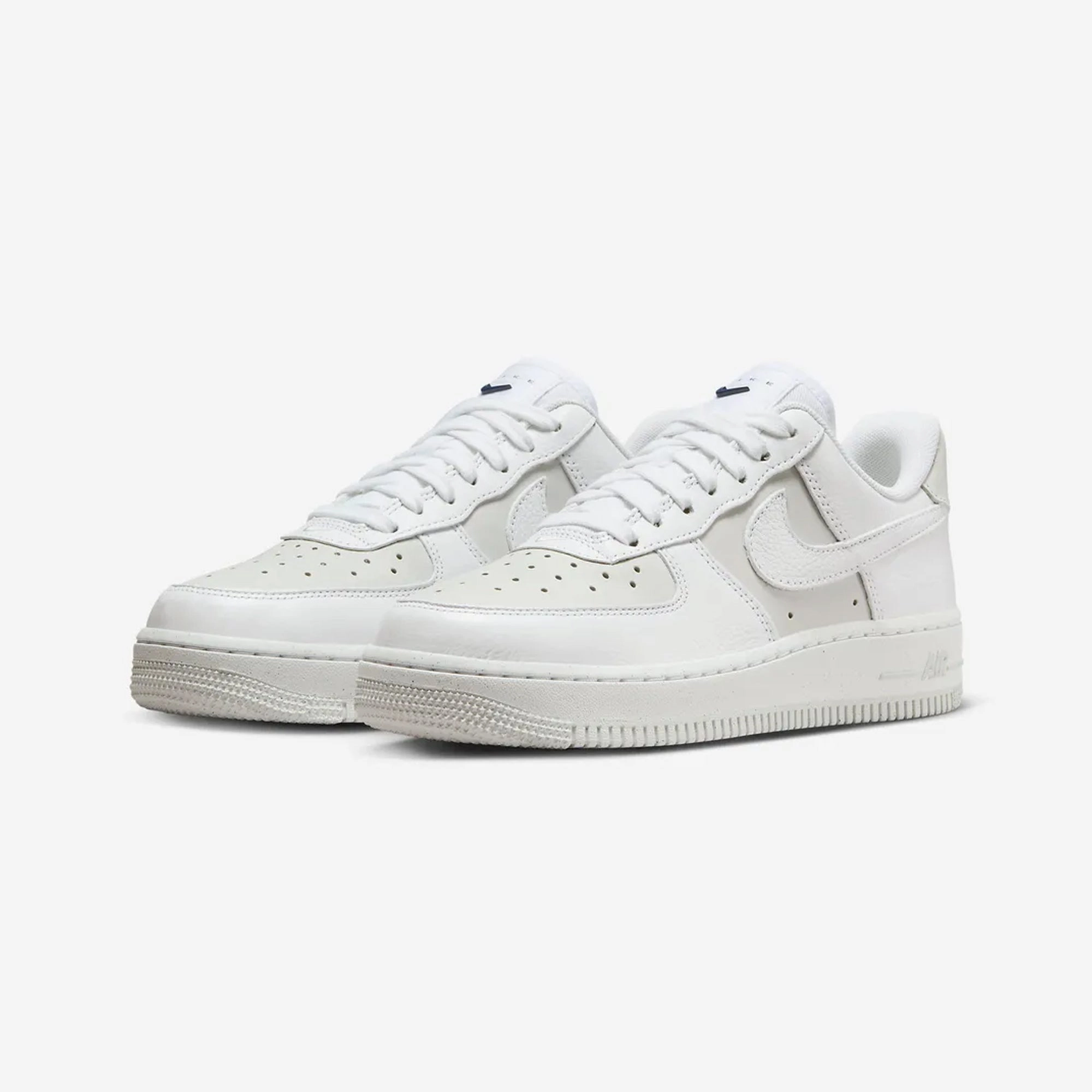 Nike | AIR FORCE 1 '07 LX { WHITE/LT SMOKE GREY-PHOTON DUST-WHITE