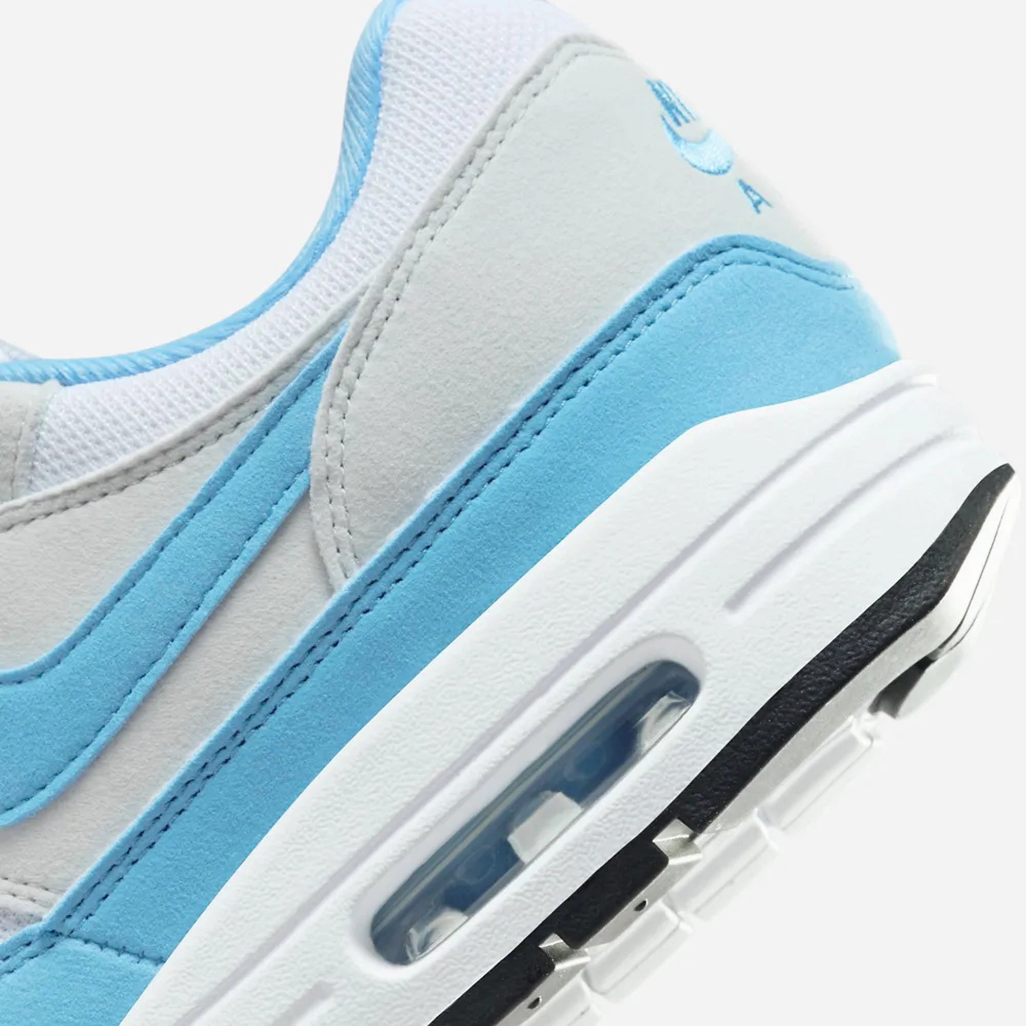 Nike | AIR MAX 1  { WHITE/UNIVERSITY BLUE-PHOTON DUST-BLACK