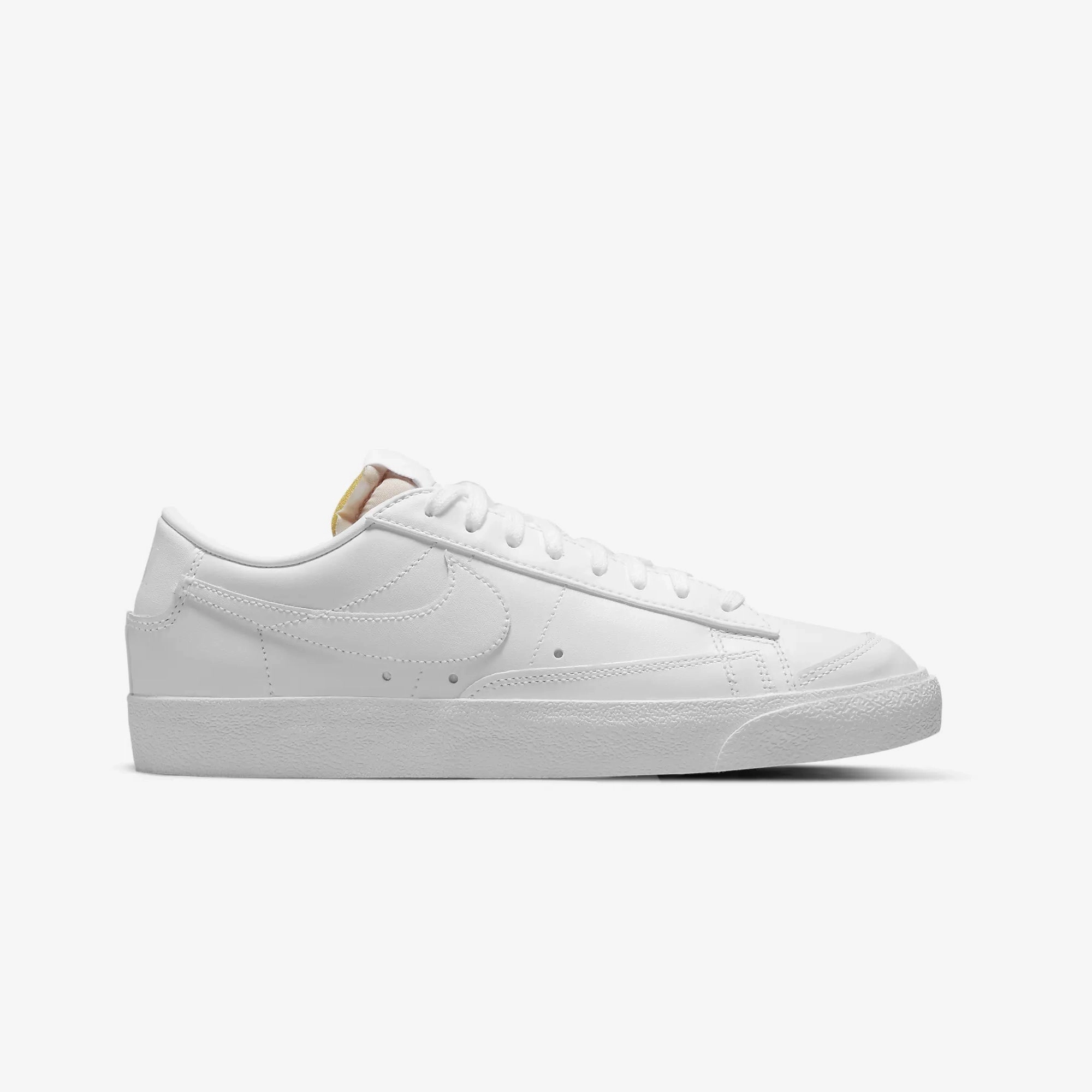Nike | BLAZER LOW '77 { WHITE/WHITE-WHITE-WHITE