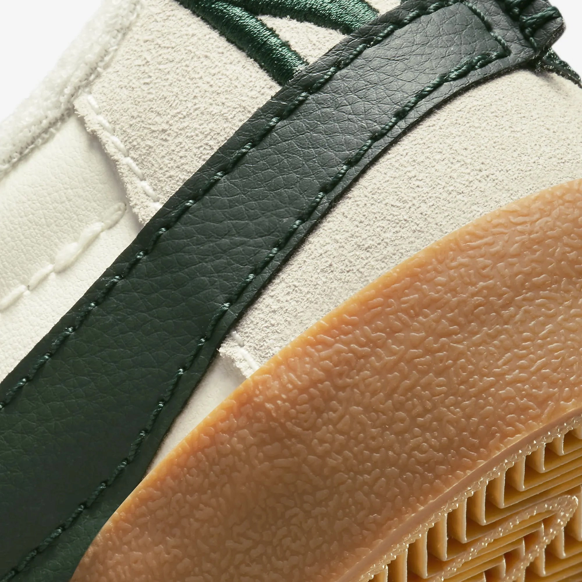 Nike | BLAZER LOW '77 JUMBO WNTR { SAIL/PRO GREEN-GUM MED BROWN