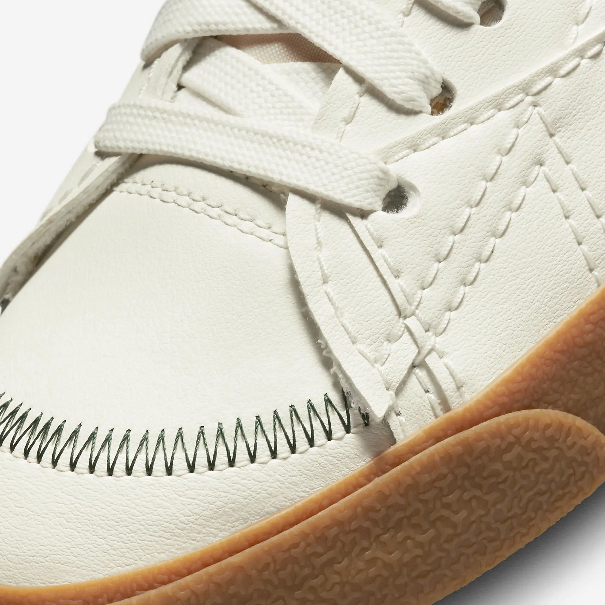 Nike | BLAZER LOW '77 JUMBO WNTR { SAIL/PRO GREEN-GUM MED BROWN