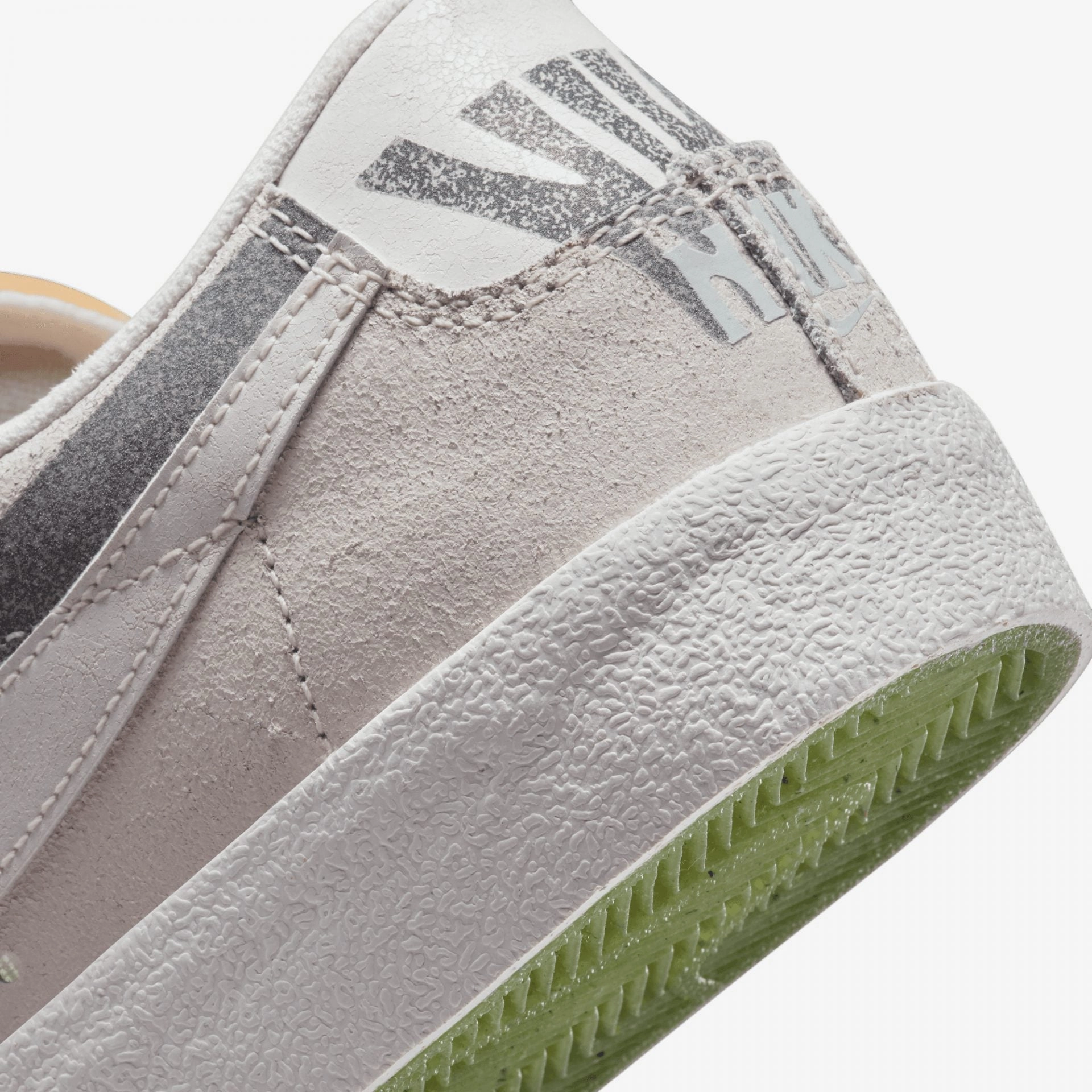 Nike | BLAZER LOW PRM { GHOST GREEN/SCREAM GREEN