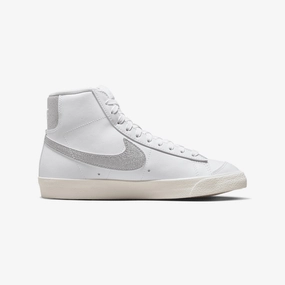 Nike | BLAZER MID '77 ESS { WHITE/METALLIC SILVER
