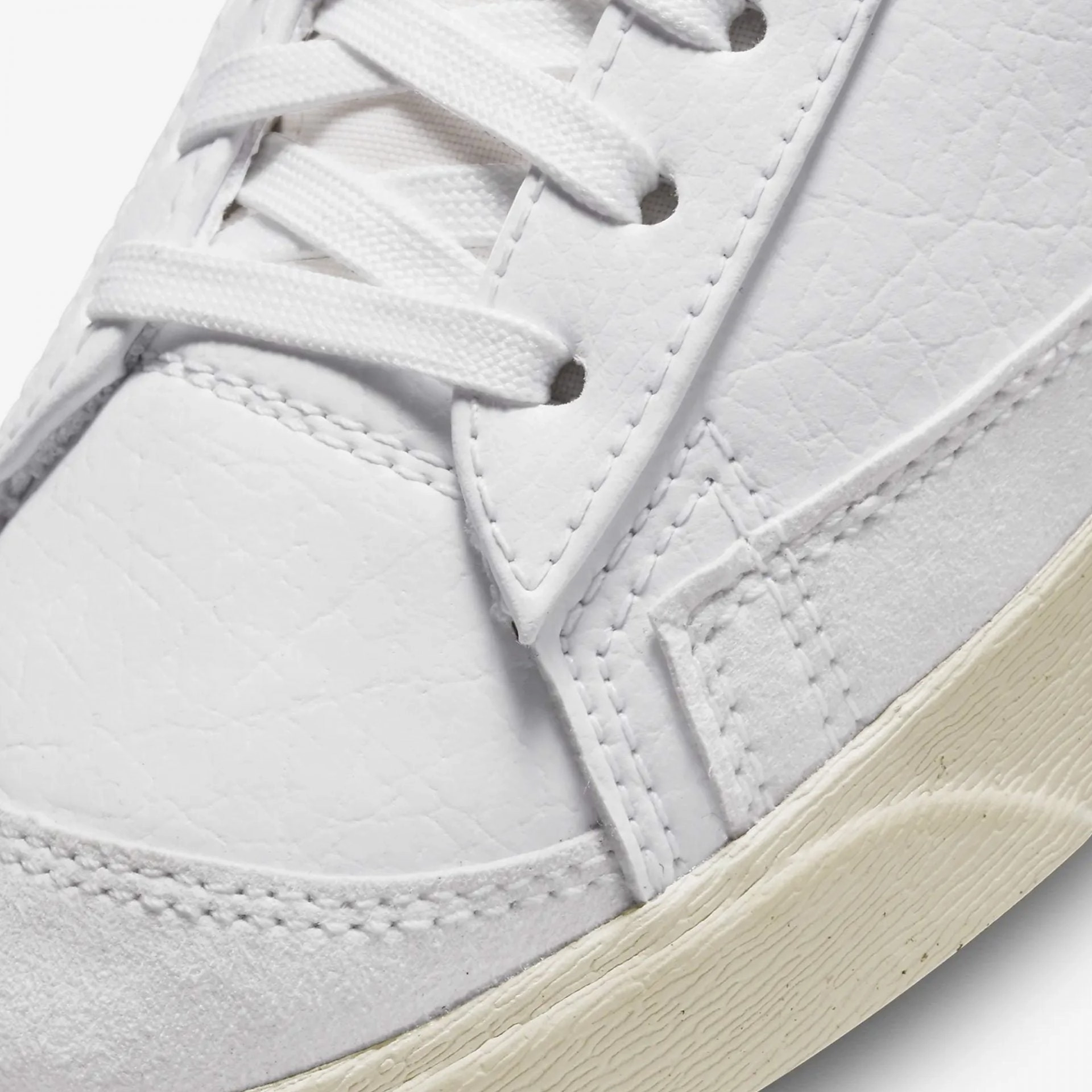 Nike | BLAZER MID '77 NEXT NATURE { WHITE/CACAO WOW