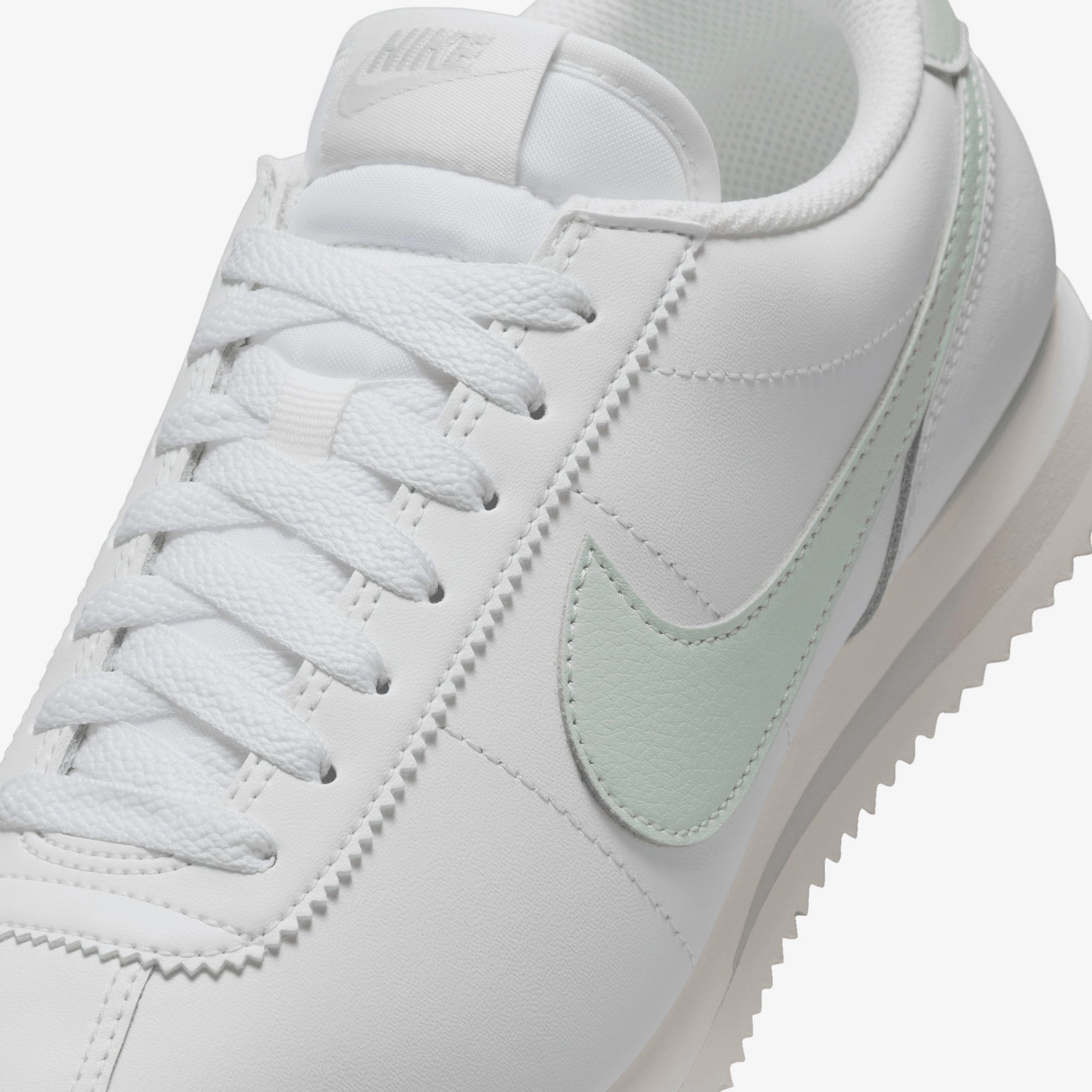 Nike | CORTEZ LEATHER { SUMMIT WHITE/LIGHT SILVER-SAIL