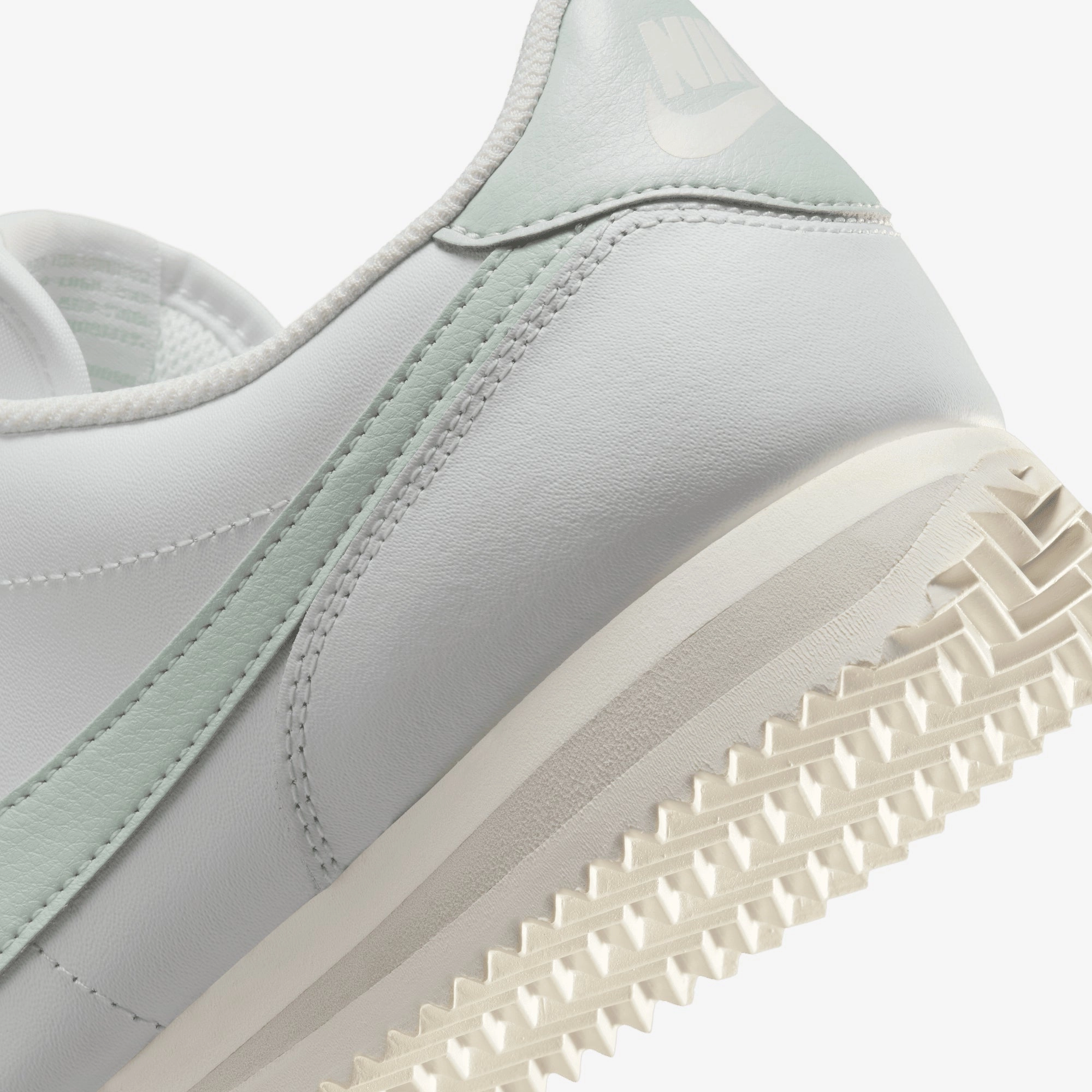 Nike | CORTEZ LEATHER { SUMMIT WHITE/LIGHT SILVER-SAIL