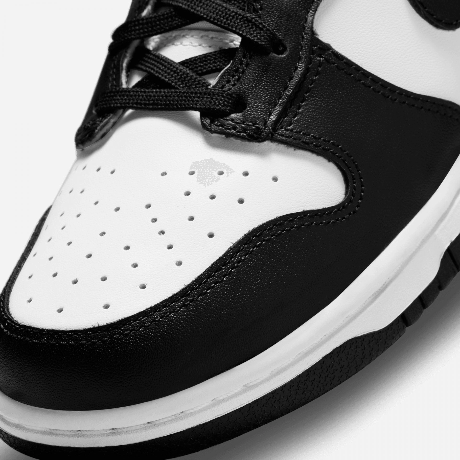 Nike | DUNK HIGH  { BLACK/WHITE