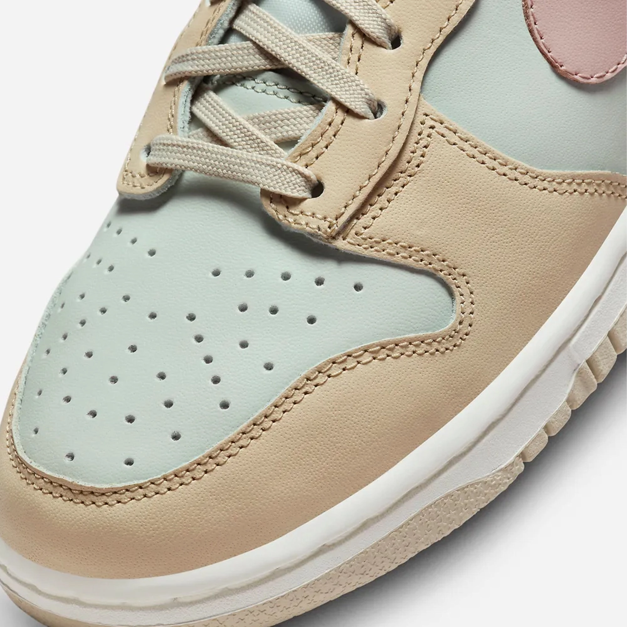 Nike | DUNK HIGH  { SAND DRIFT/LIGHT SILVER