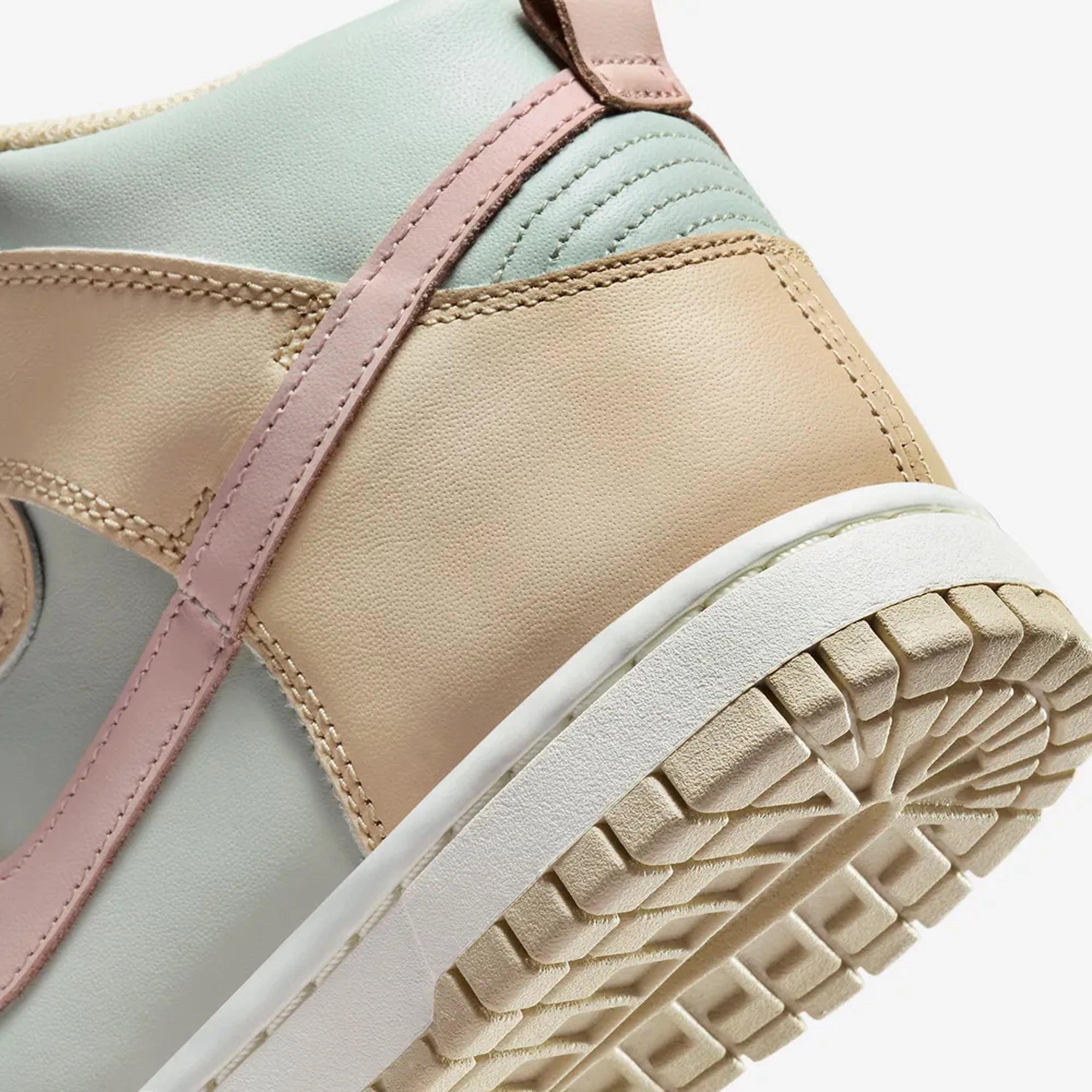 Nike | DUNK HIGH  { SAND DRIFT/LIGHT SILVER