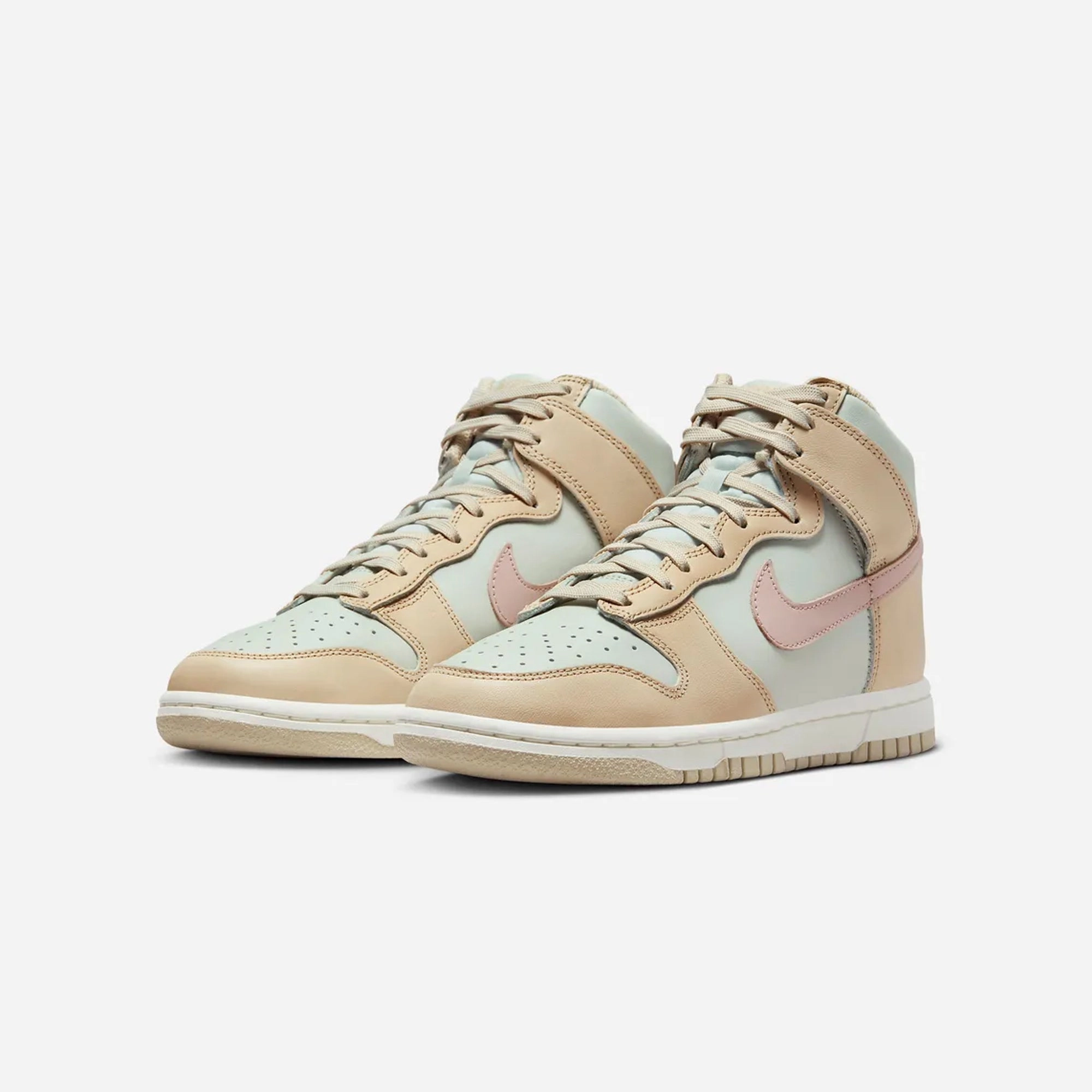 Nike | DUNK HIGH  { SAND DRIFT/LIGHT SILVER