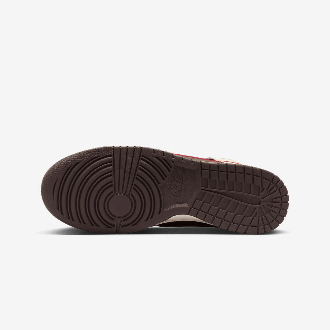 Nike | DUNK HIGH RETRO SE  { BAROQUE BROWN/SESAME-COCONUT MILK