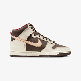 Nike | DUNK HIGH RETRO SE  { BAROQUE BROWN/SESAME-COCONUT MILK
