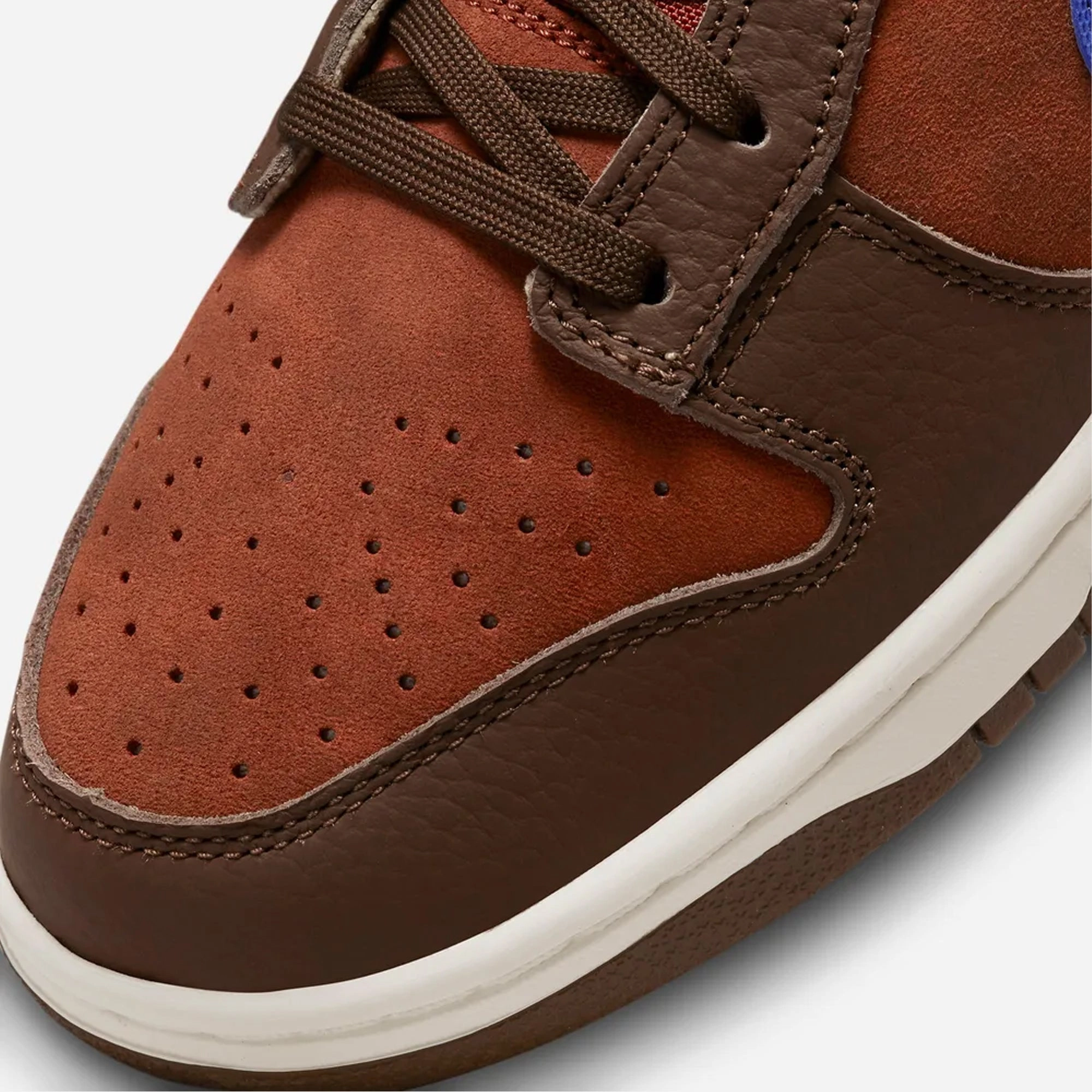Nike | DUNK LOW RETRO PREMIUM  { CACAO WOW/COMET BLUE-MARS STONE-PHANTOM