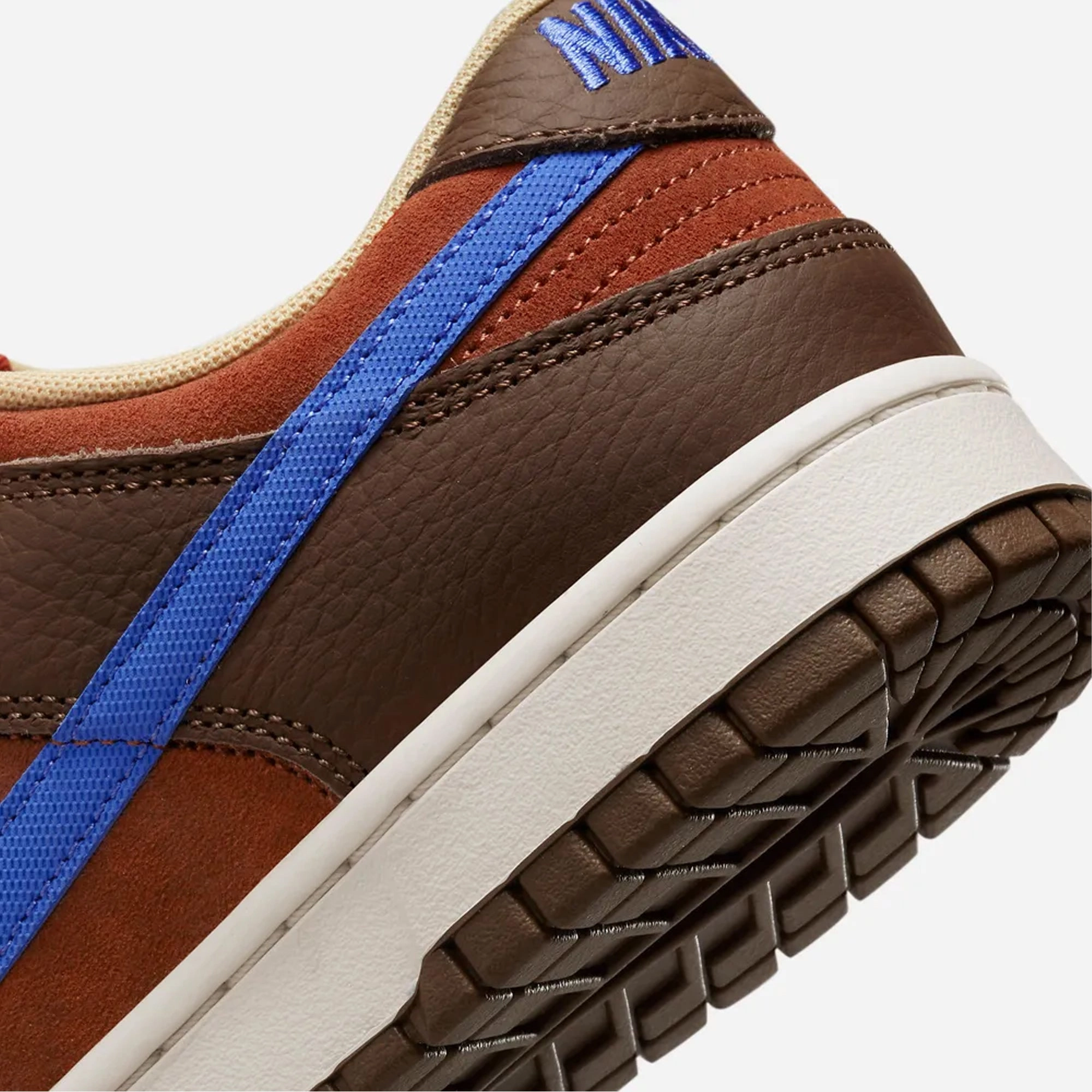 Nike | DUNK LOW RETRO PREMIUM  { CACAO WOW/COMET BLUE-MARS STONE-PHANTOM