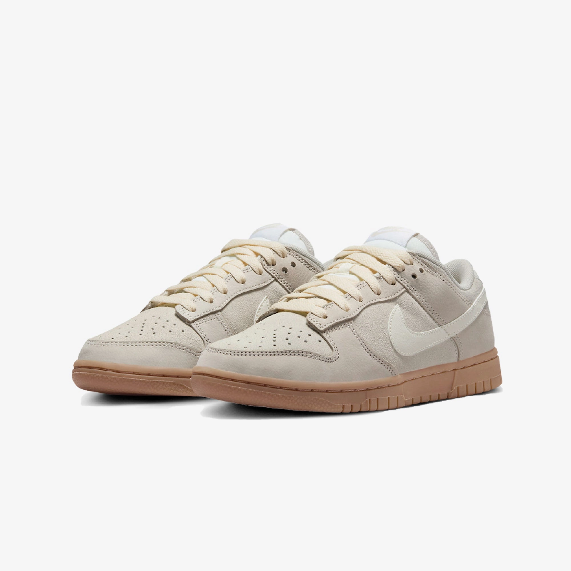 Nike | DUNK LOW SE  { LT OREWOOD BRN/SAIL-GUM LIGHT BROWN