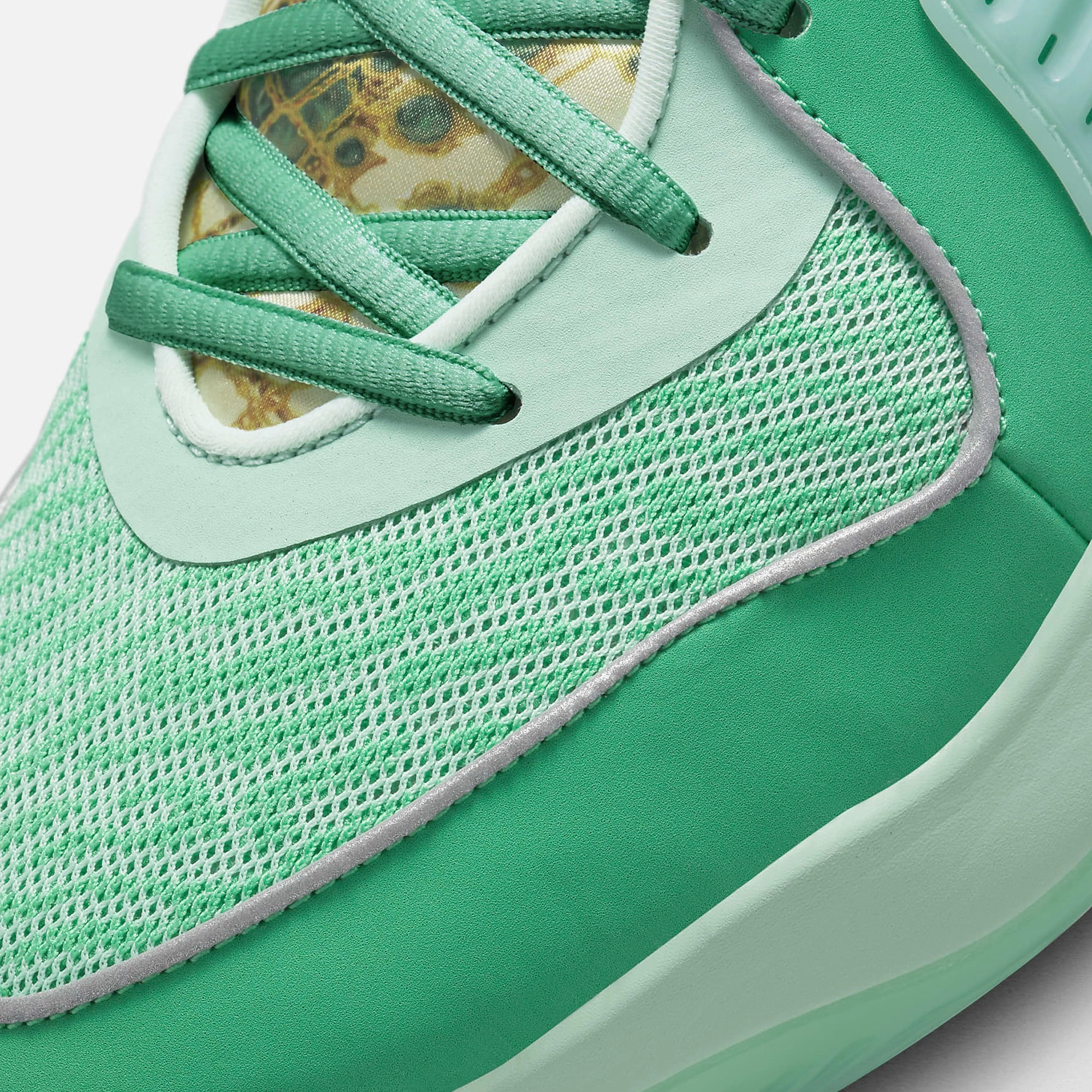 Nike | KD16 EP  { MINT FOAM/EMERALD RISE /GREEN/METALLIC