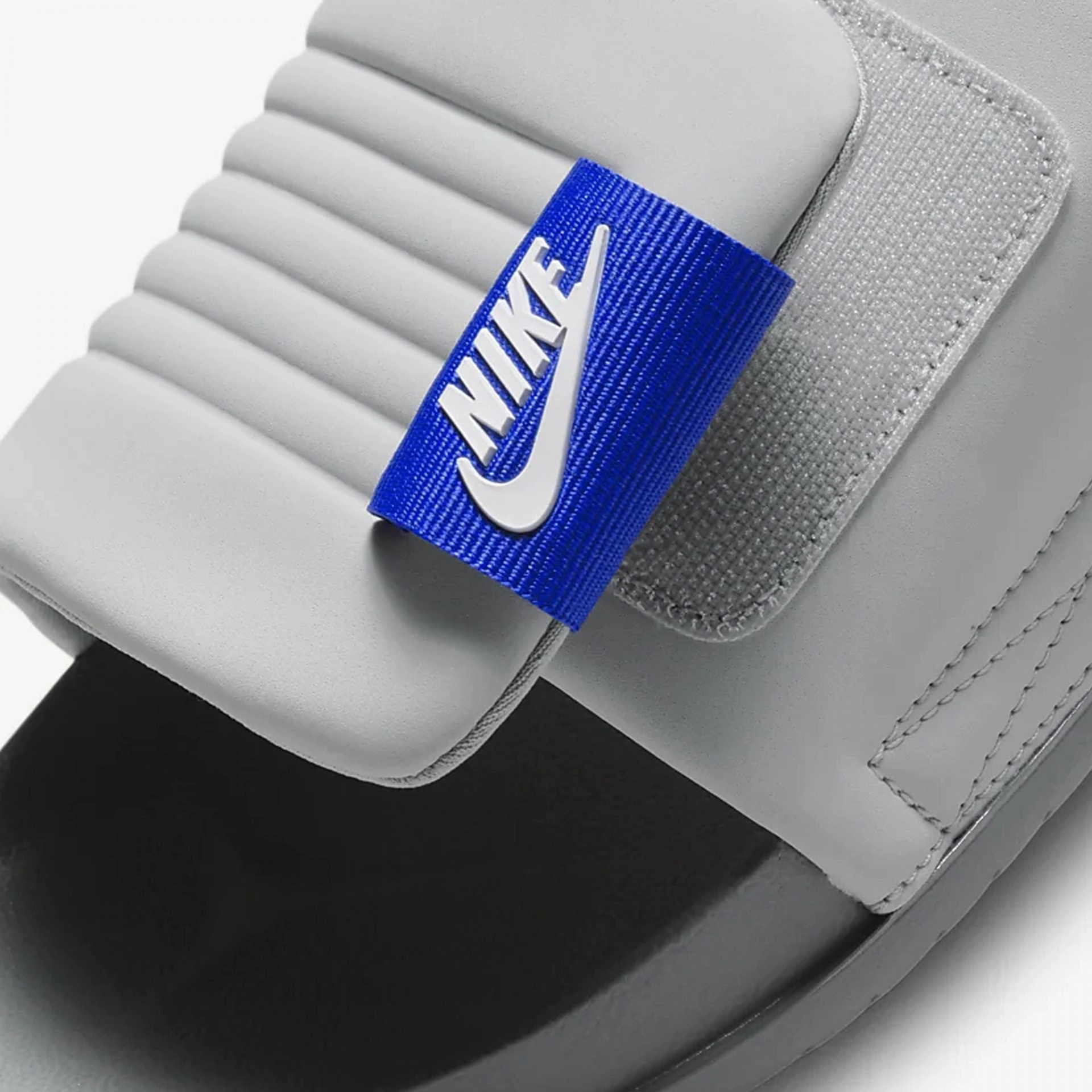 Nike | OFFCOURT ADJUST  { GREY