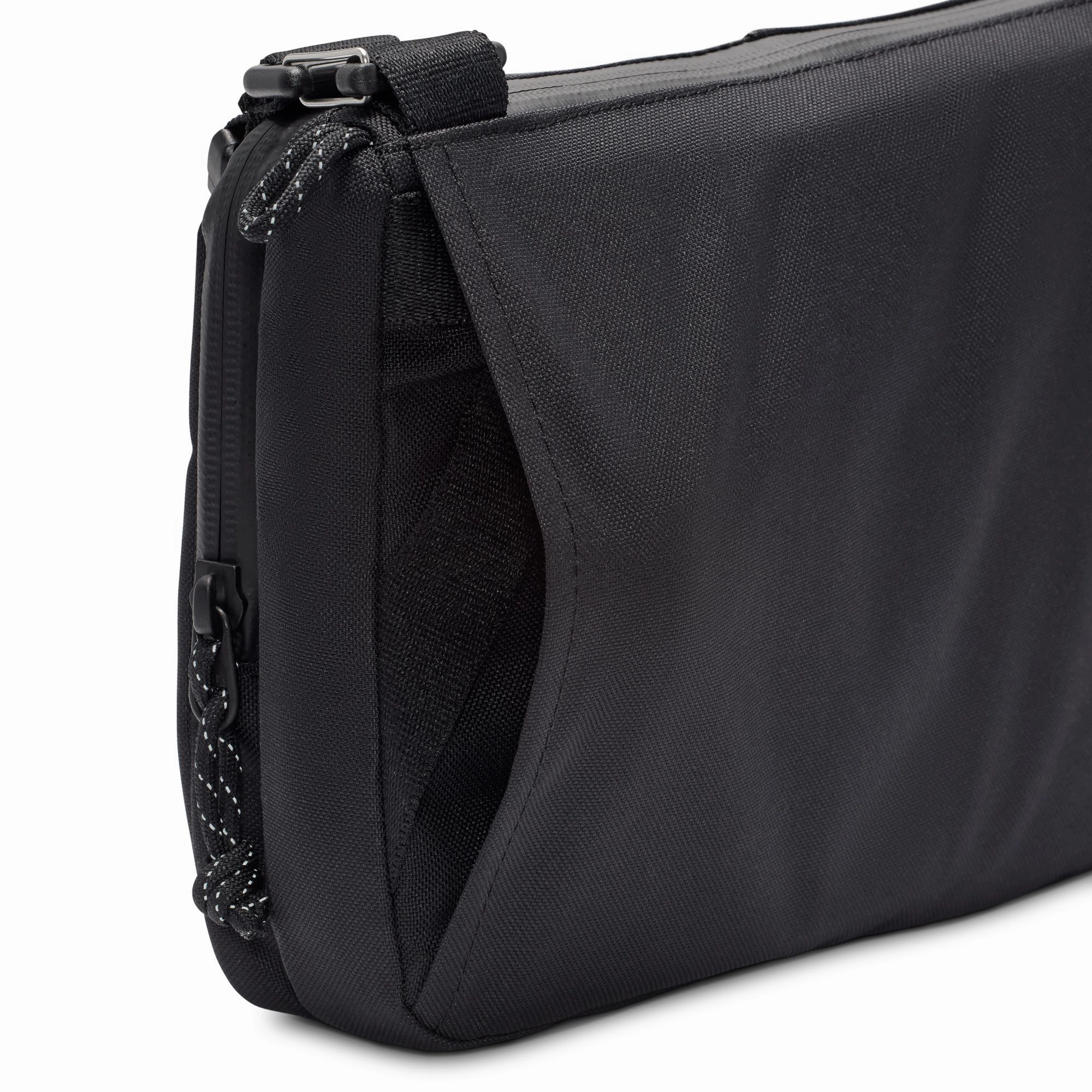 Nike ACG DAYMAX Crossbody Bag HJ8180-010
