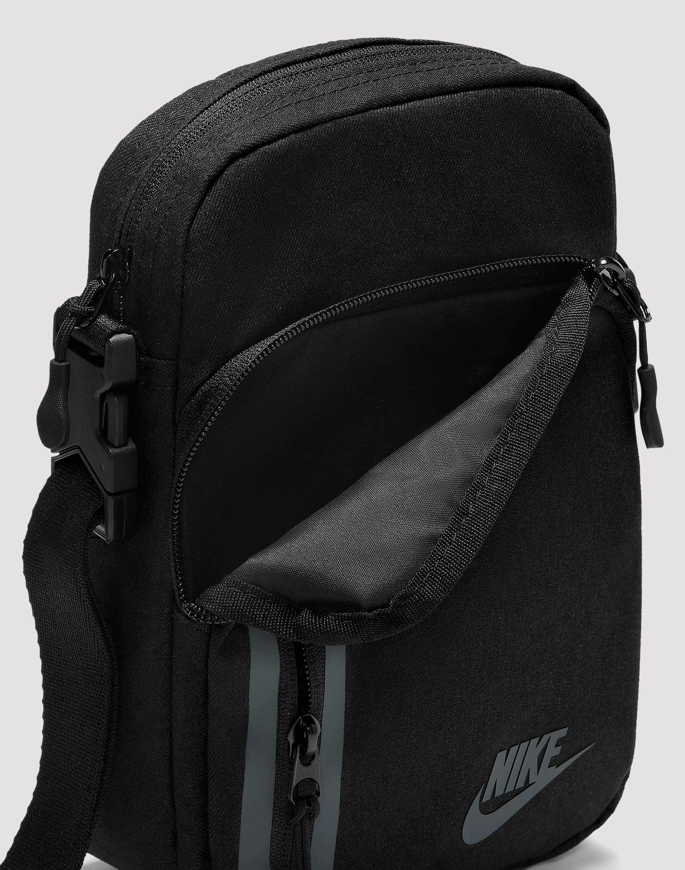 Nike Elemental Crossbody Bag
