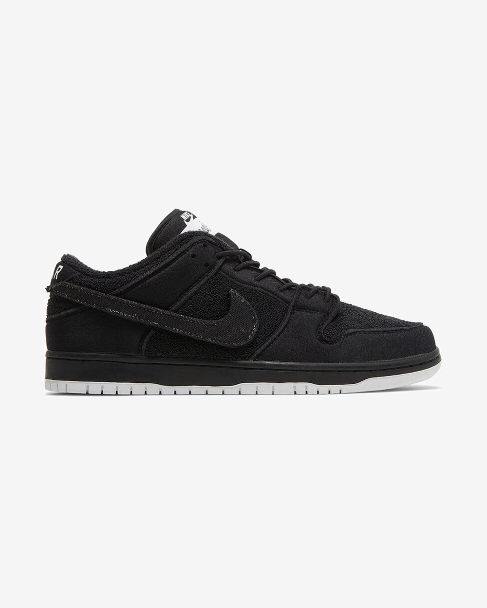 NIKE SB DUNK LOW PRO 'GNARHUNTERS'