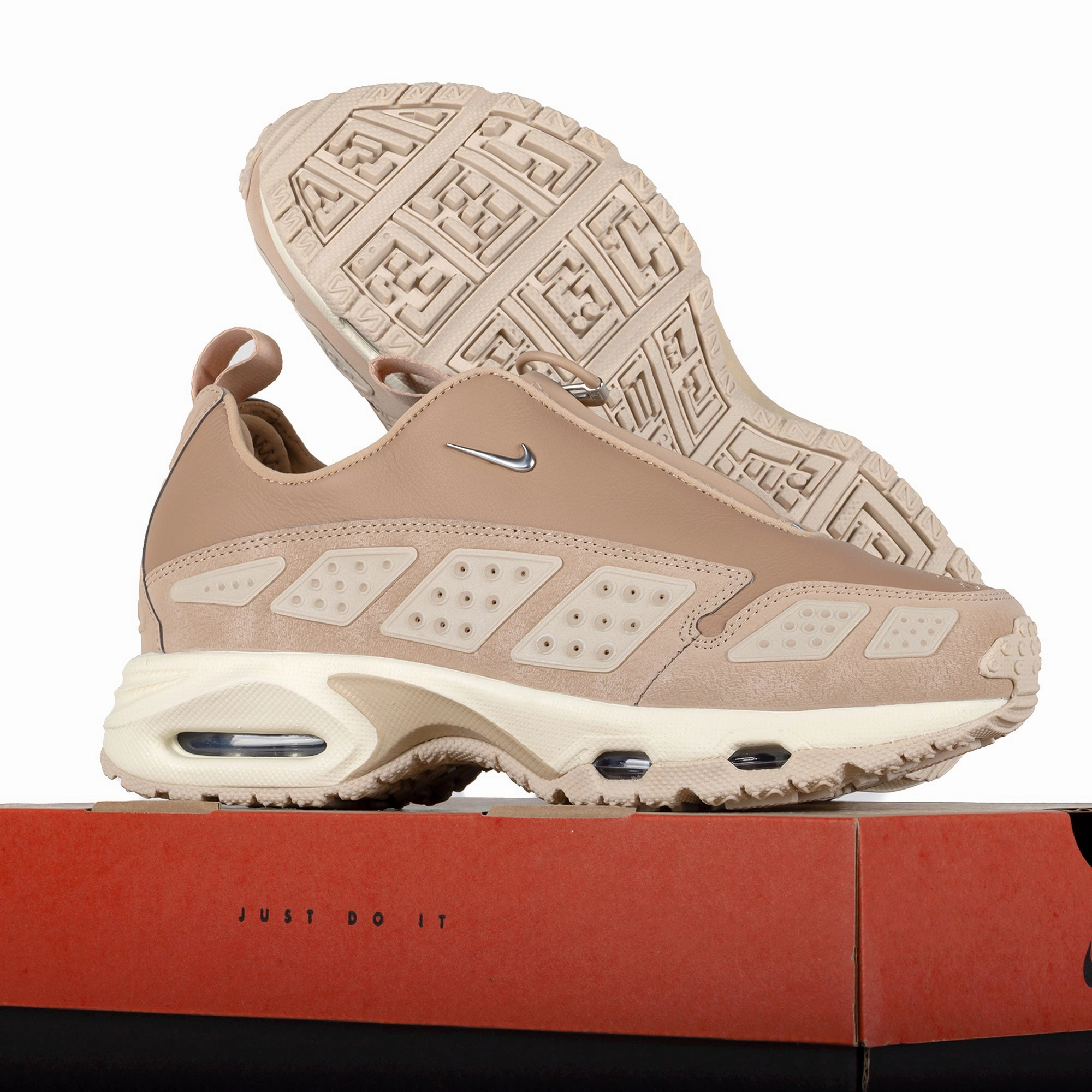 Nike Women's Air Max SNDR PRM Hemp/Sanddrift/Coconut Milk HV4510-200