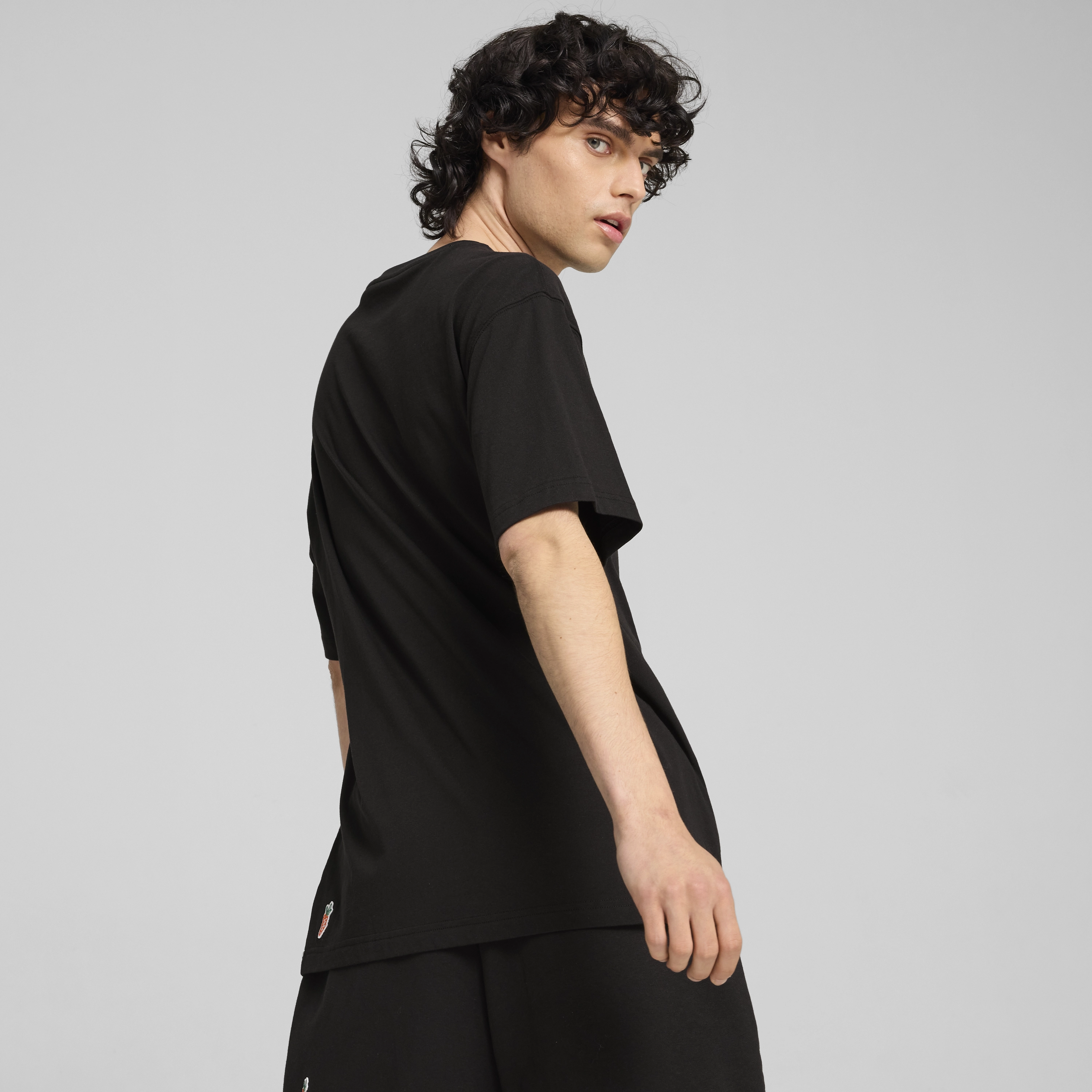 PUMA | x CARROTS RELAXED FIT GRAPHIC TEE { BLACK