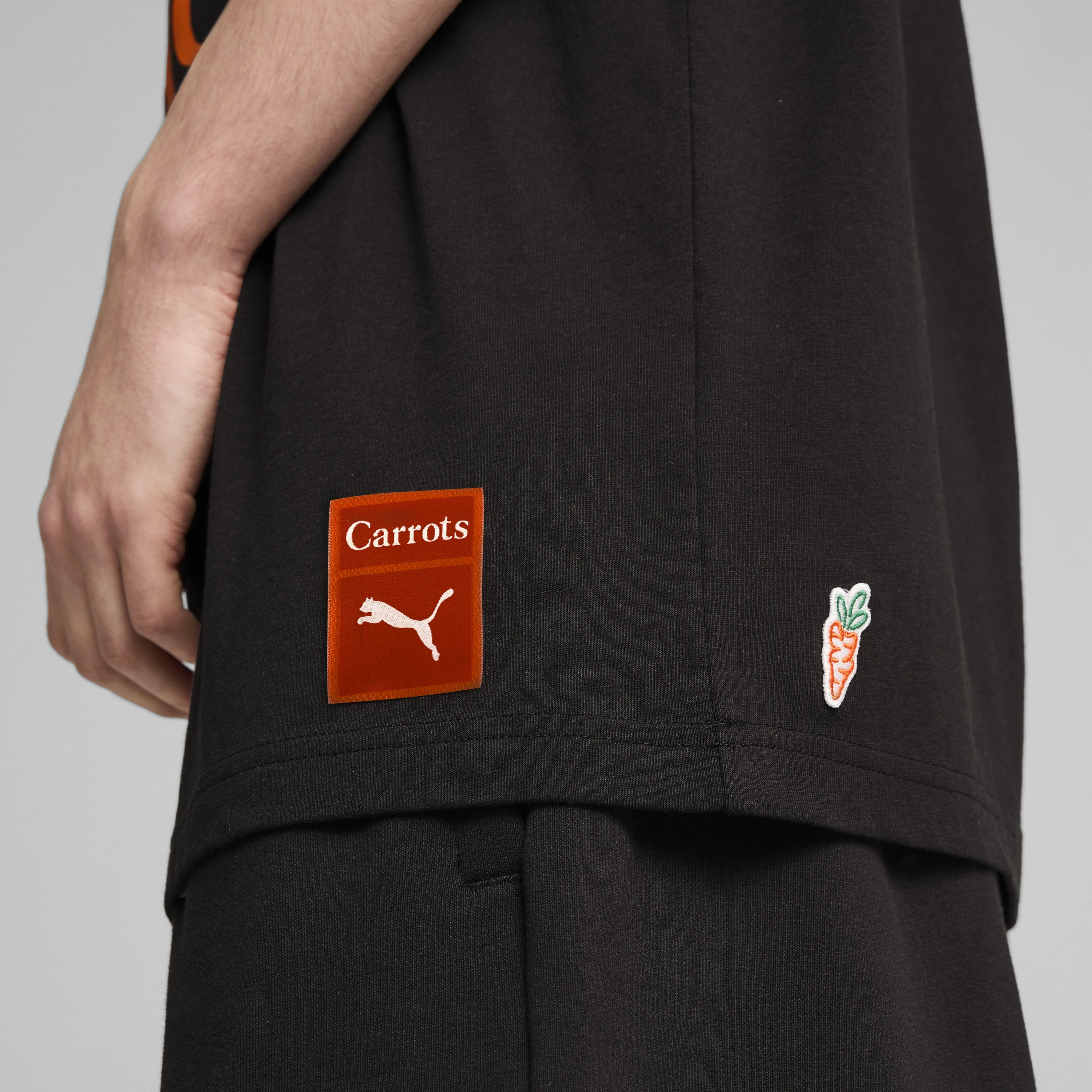 PUMA | x CARROTS RELAXED FIT GRAPHIC TEE { BLACK