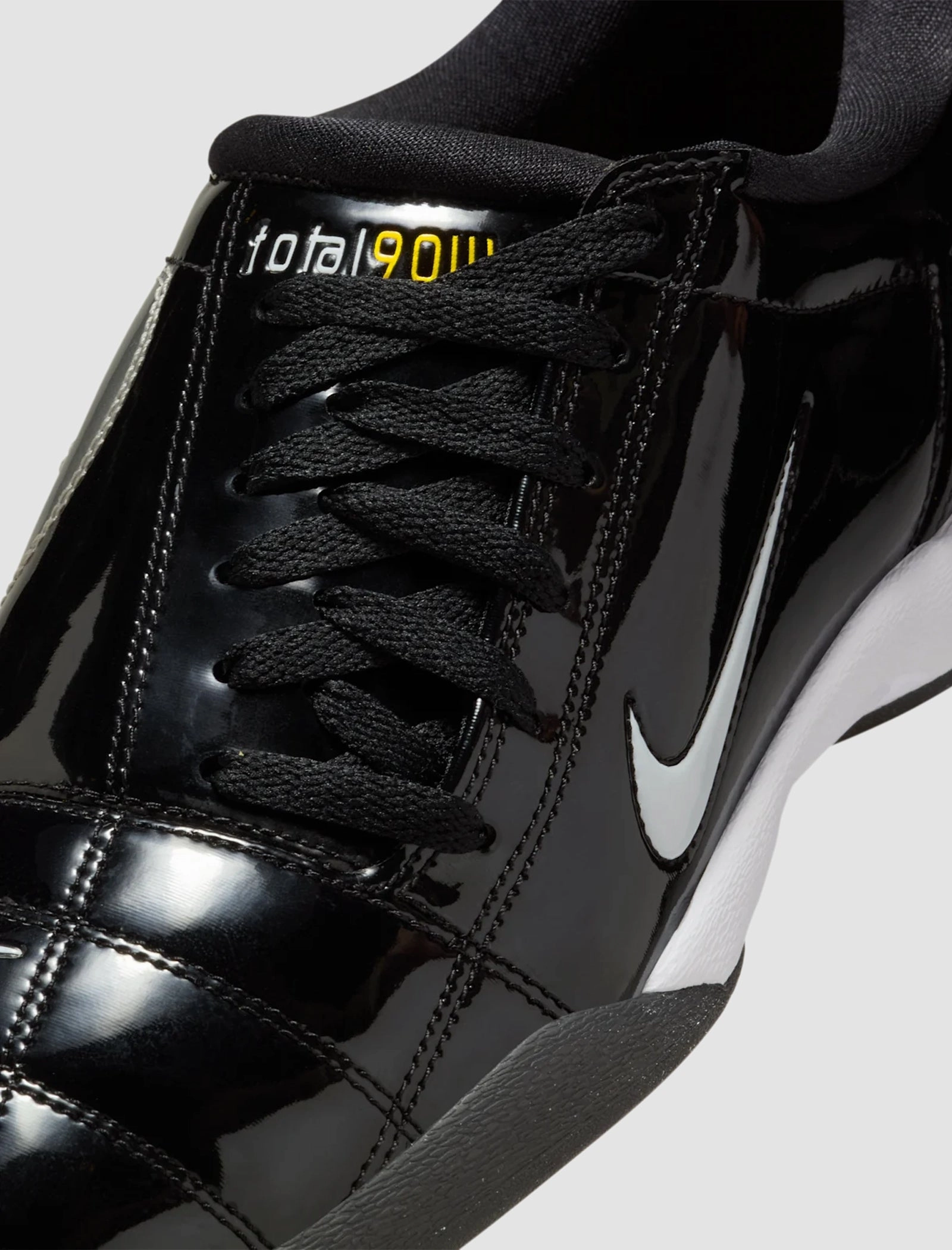 T90 SP BLACK/WHITE/METALLIC SILVER