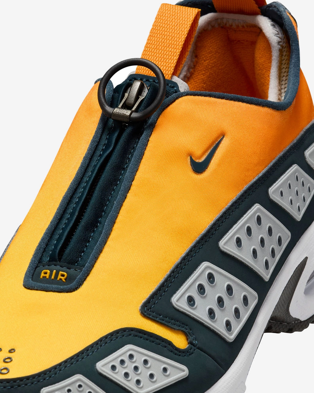 WMNS Air Max SNDR 'Canyon Gold/Deep Ocean'
