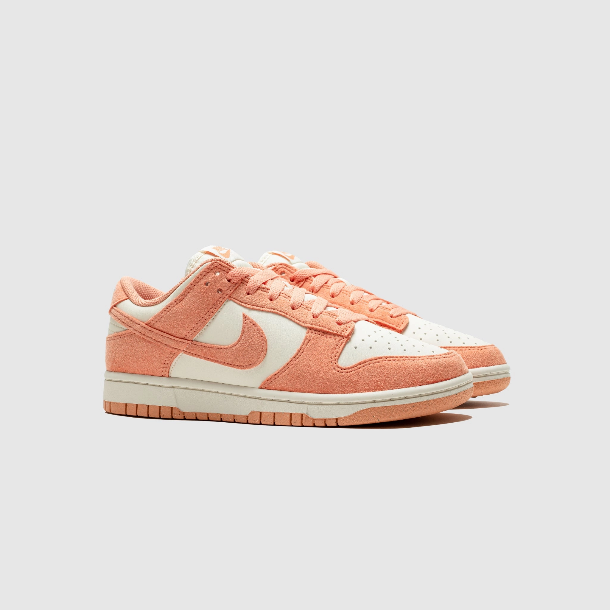 WMNS DUNK LOW SOFT PEARL