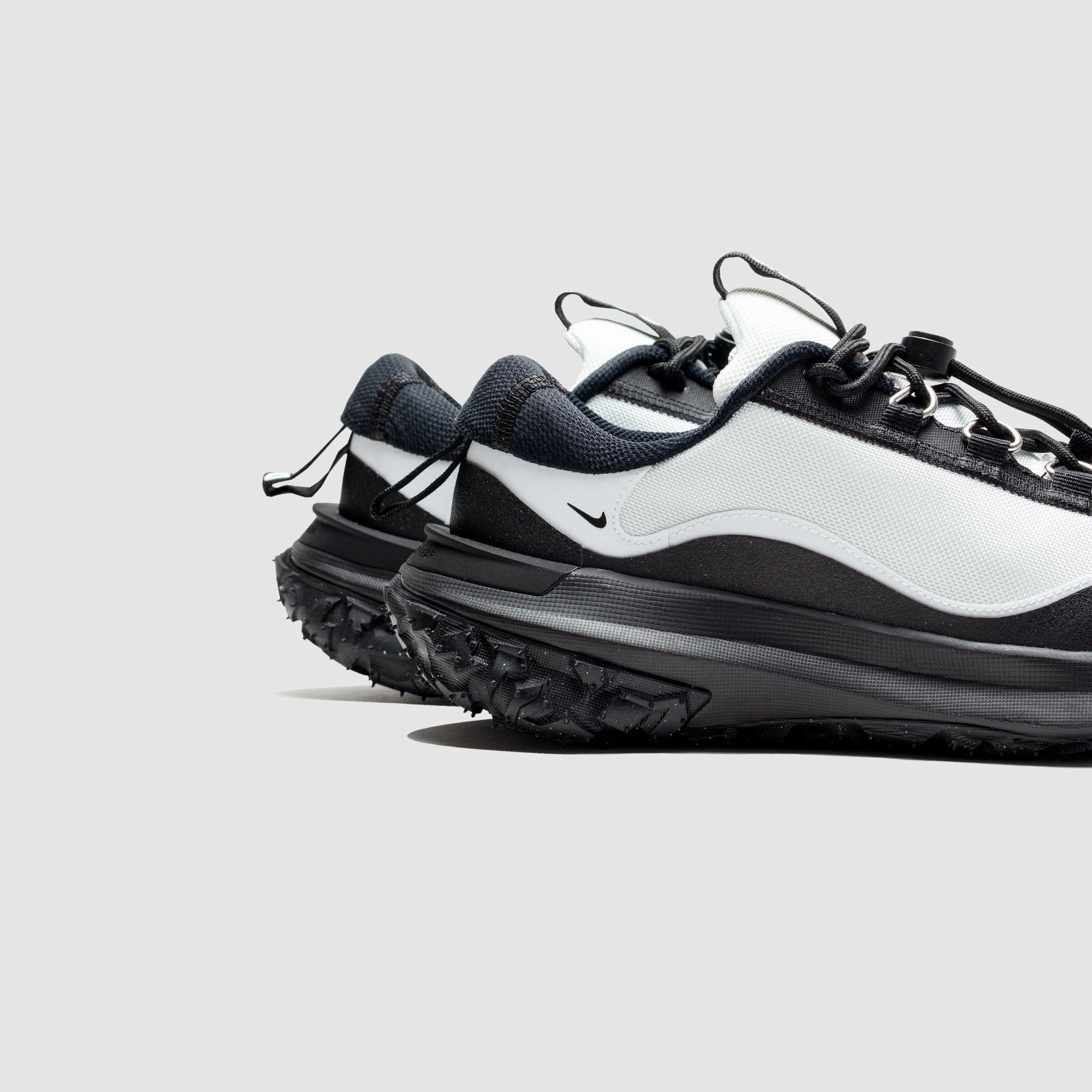 X ACG MOUNTAIN FLY 2 LOW SP BLACK/WHITE